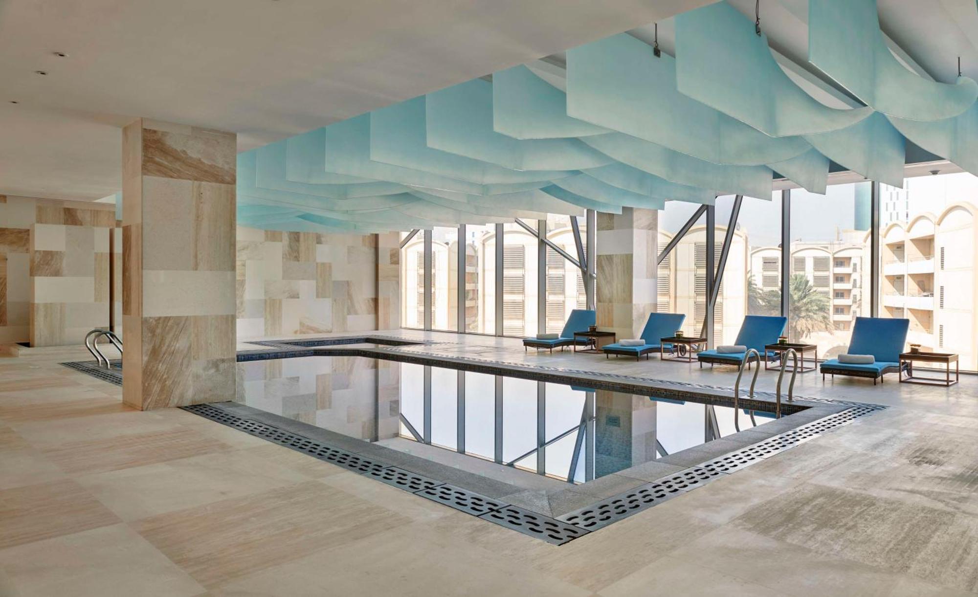 Hyatt Regency Riyadh Olaya Eksteriør bilde The swimming pool at the hotel
