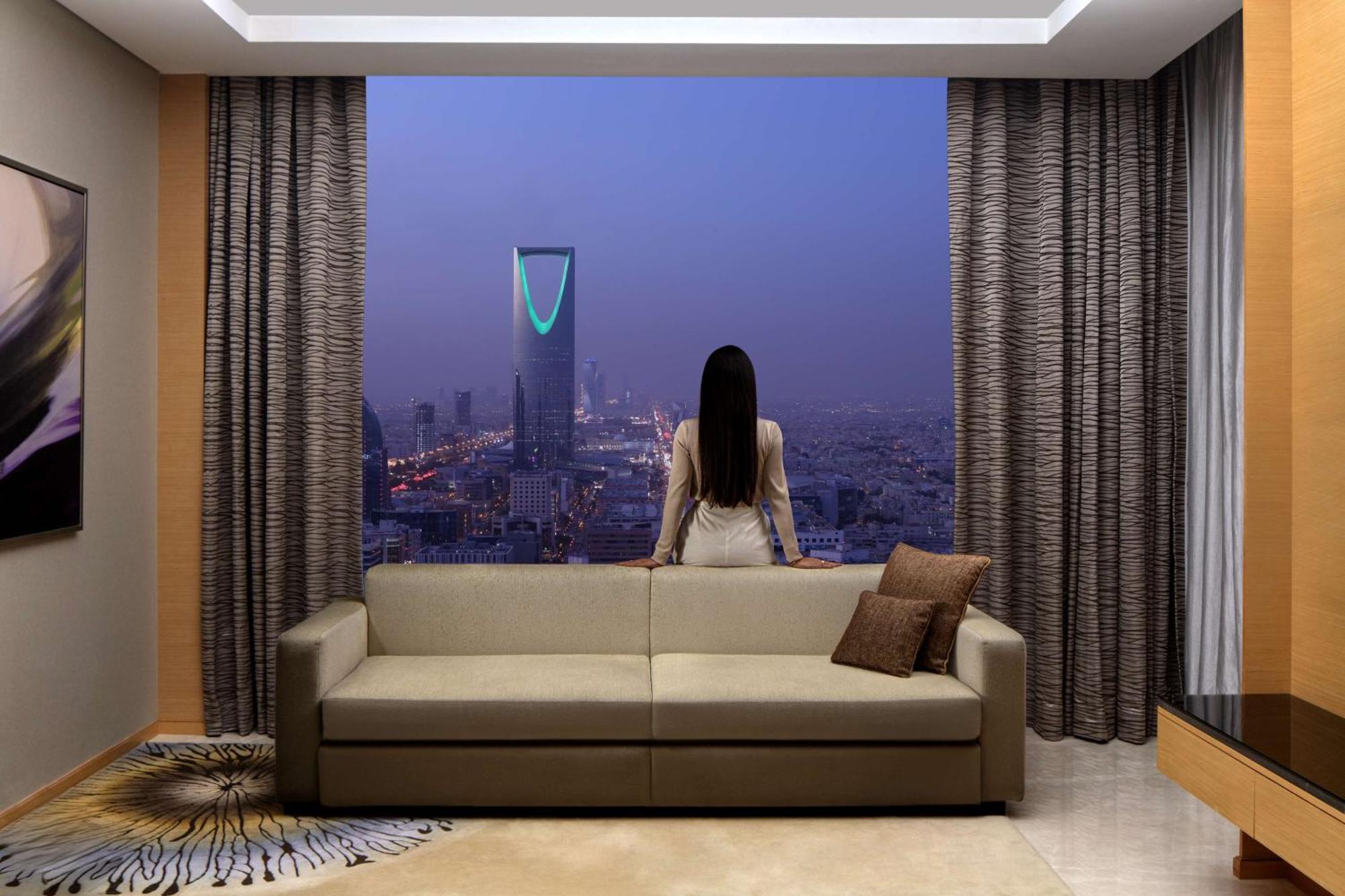 Hyatt Regency Riyadh Olaya Eksteriør bilde A view of the Kingdom Centre from a suite